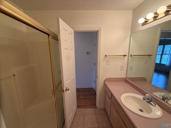 Building Photo - 313 Woodridge Dr SW