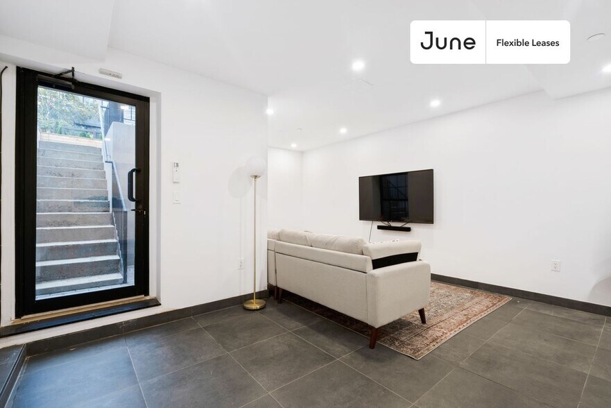 Building Photo - Modern Private ROOM in Bed-Stuy