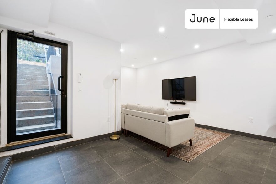Building Photo - Stylish Private ROOM in Bed-Stuy