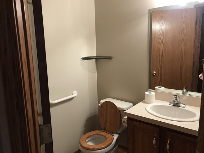 Building Photo - 783 Holly Creek Dr