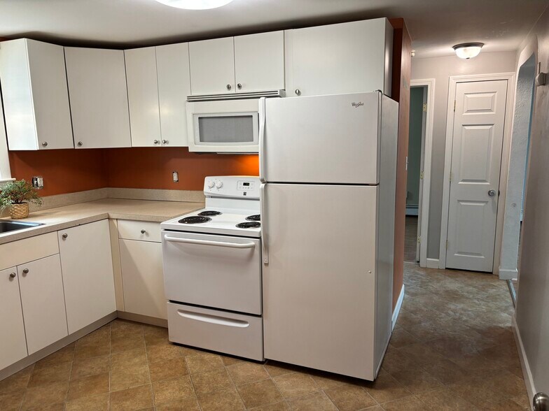 Building Photo - 170 Johnson St