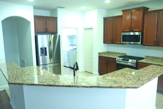 Building Photo - 7907 Hampton Lake Dr