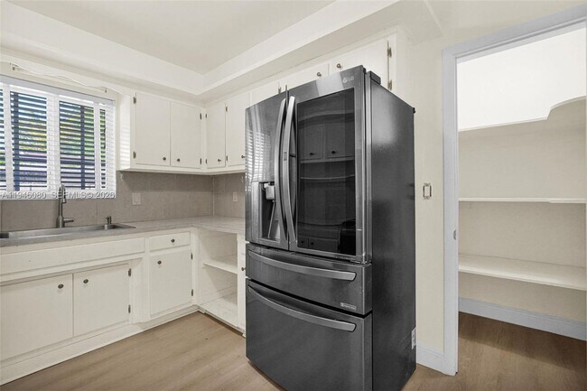 Building Photo - 5781 SW 25th St