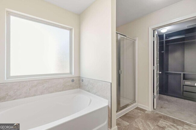 Building Photo - 3266 Cedar Crest Way