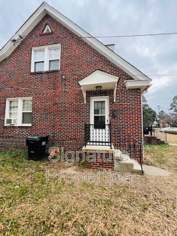 Building Photo - 204 Battery Pl