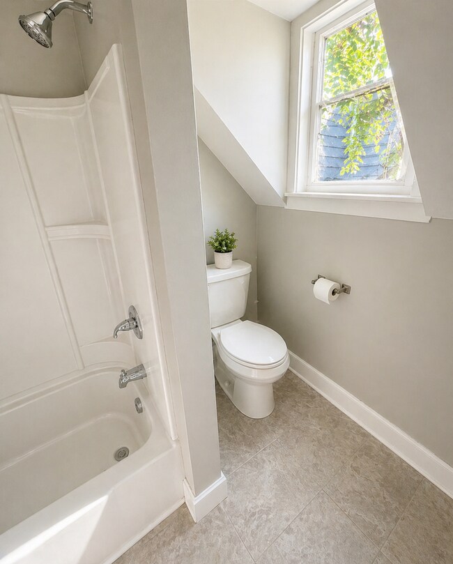 Building Photo - 811 Park St SW