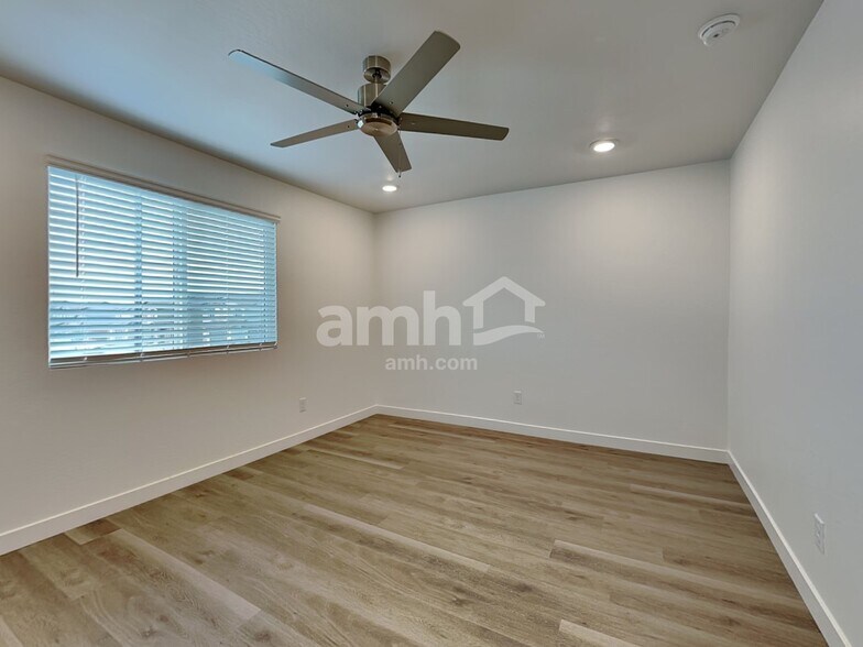 Building Photo - 20177 W Thomas Rd