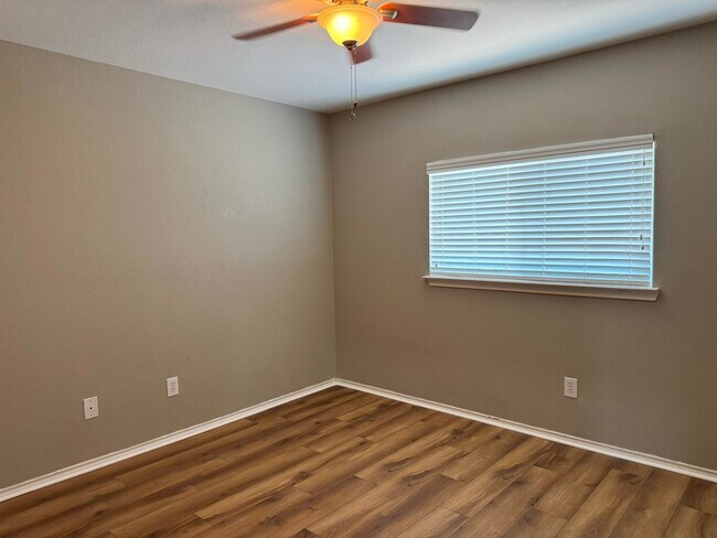 Building Photo - 10115 Colt Crossing