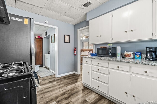 Building Photo - 327 E Whittier St