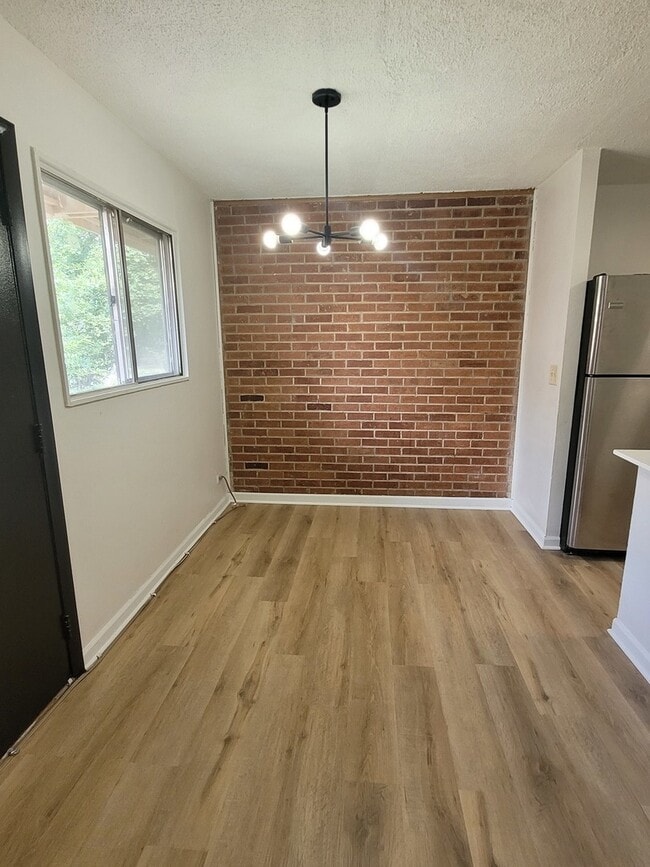 Building Photo - 2402 Algonquin Rd