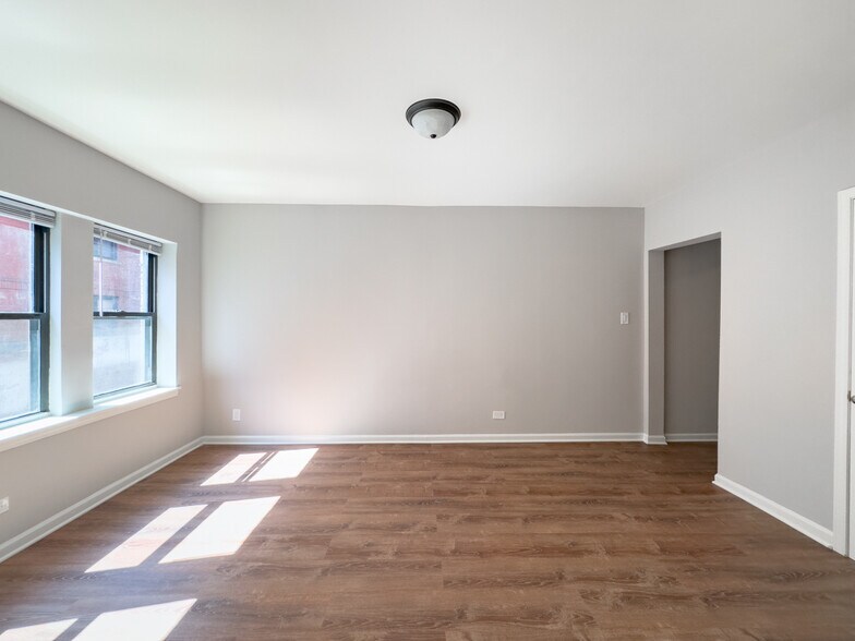 Building Photo - 5746 N Winthrop Ave