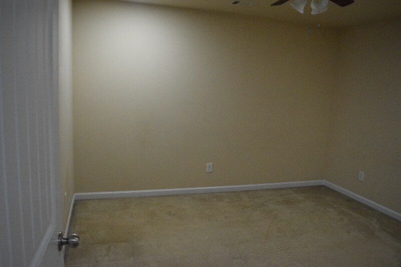 Building Photo - 480 Meadow Hill Dr