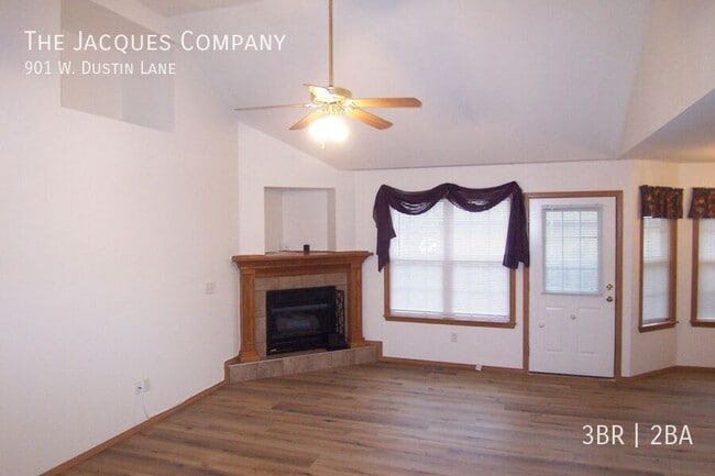 Building Photo - 901 W Dustin Ln