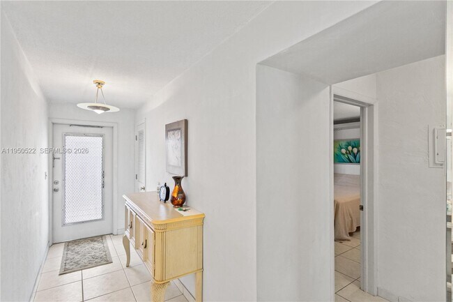 Building Photo - 2200 Diana Dr