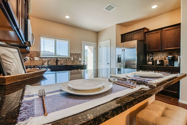Building Photo - Westside area for Short or Long Term Rental(Completely Furnished) Beautiful 3 bed/2.5 baths