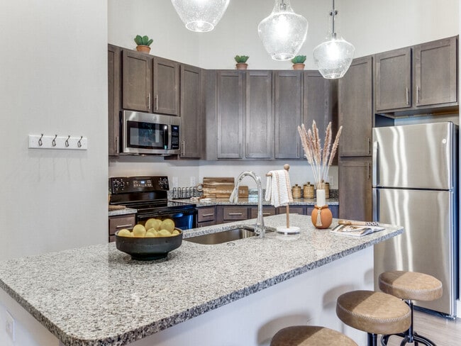 Building Photo - Palladium Crestway