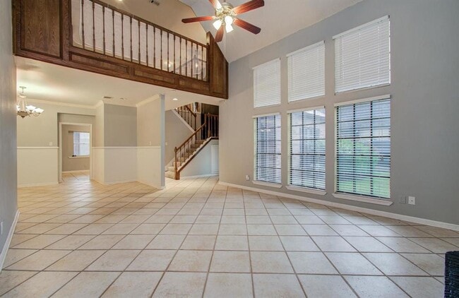 Building Photo - 5339 Holly View Dr