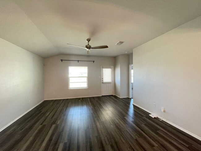 Building Photo - 301 Saddleback Trl