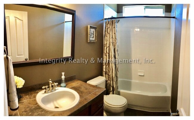 Building Photo - 4 Bed/5 Bath, 4,219 Sqft -11089 Canyonbroo...