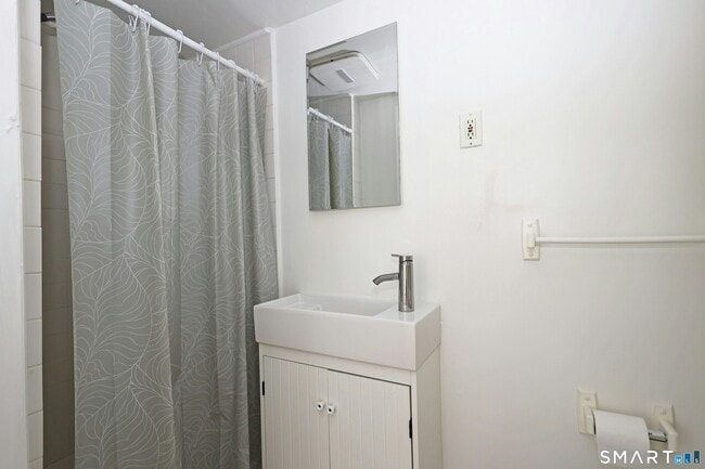 Building Photo - 121 Westport Rd