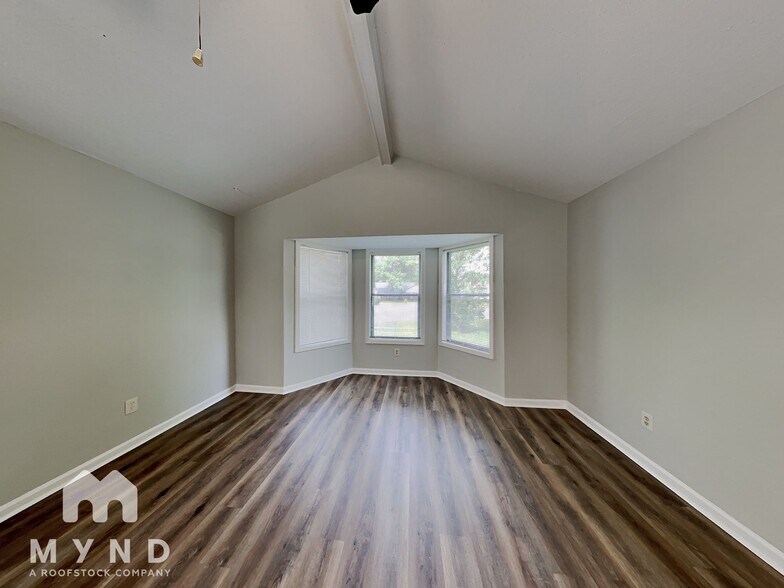Building Photo - 7542 Lone Oak Cove