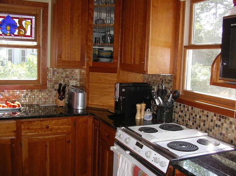 Building Photo - 2261 Scudder Street