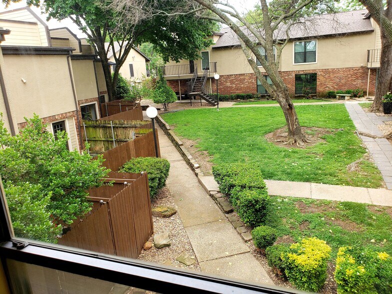 Building Photo - 6723 Eastridge Dr