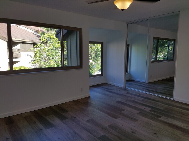 Building Photo - 792 Ferndale Ct