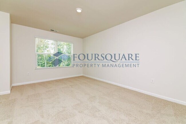 Building Photo - Townhome | Back Patio | Single Car Garage|...