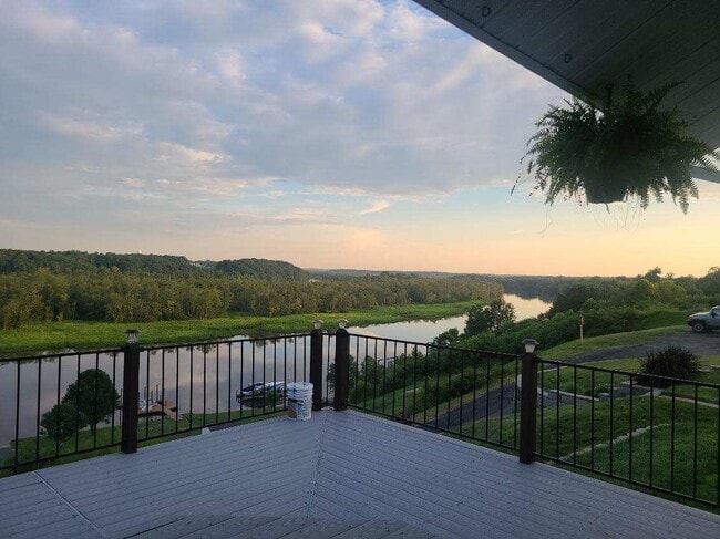 Building Photo - 511 Riverview Ct