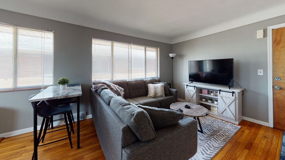Imagine your Living Room Using this Previous Tenant's Furnishings (before latest updates) - Downtown Royal Oak-Free Month's Rent