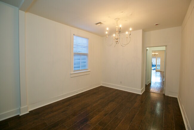 Building Photo - 813 Leontine St