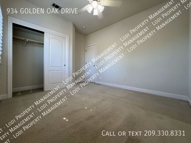 Building Photo - 934 Golden Oak Dr