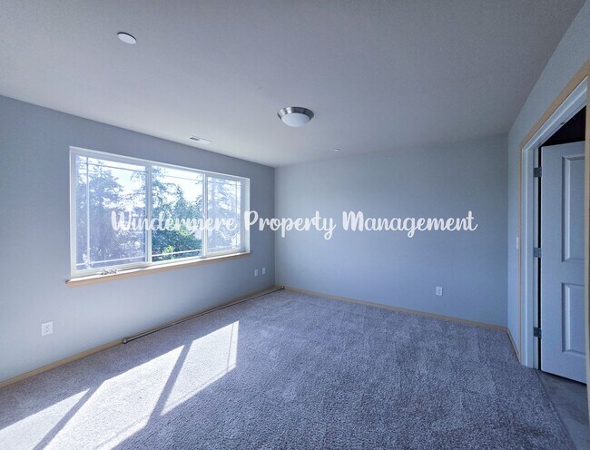Building Photo - Bright and charming 3 bed townhome in Pinn...
