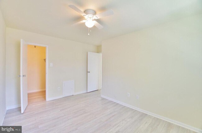 Building Photo - 8612 Walutes Cir