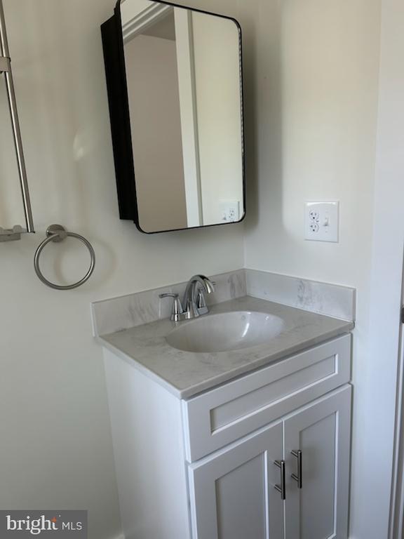 Building Photo - 152 N Walnut St