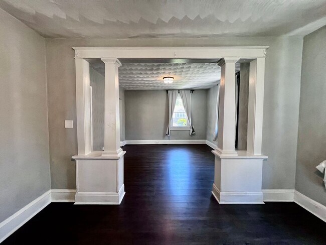 Building Photo - Historical 1920's home in the heart of Norfolk