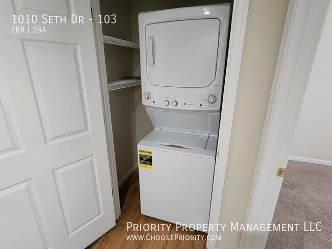 Building Photo - 1010 Seth Dr