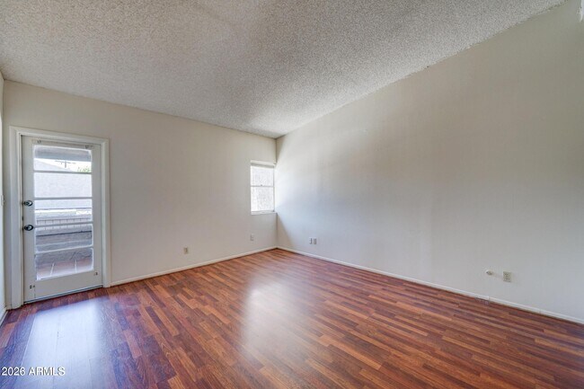 Building Photo - 616 E Manzanita Dr