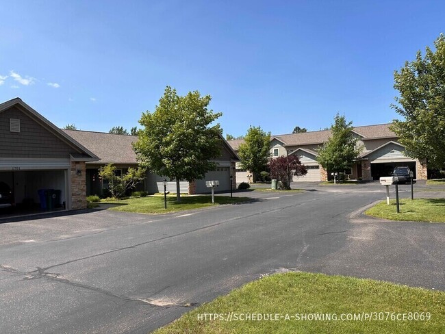 Building Photo - 1802 N Creek Cir