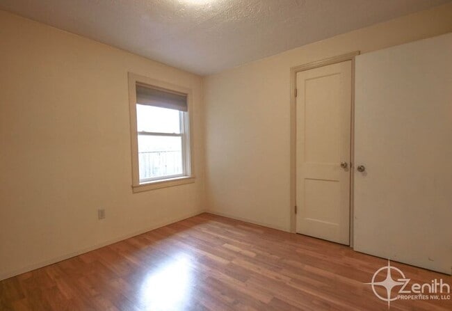 Building Photo - 2618 E 26th St