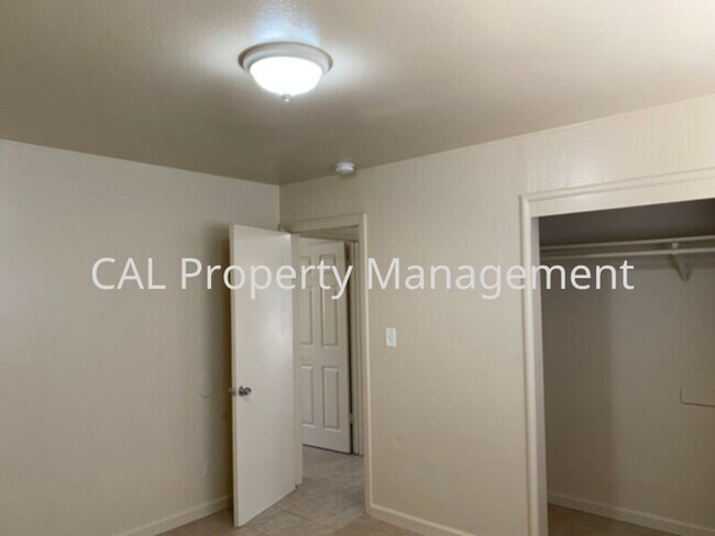 Building Photo - 347 8th St