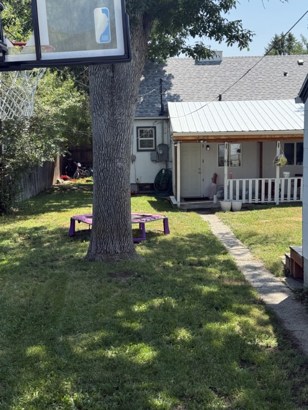 Building Photo - 715 Alderson Ave