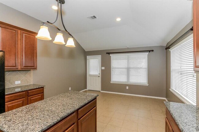Building Photo - 28639 Lockeridge View Dr