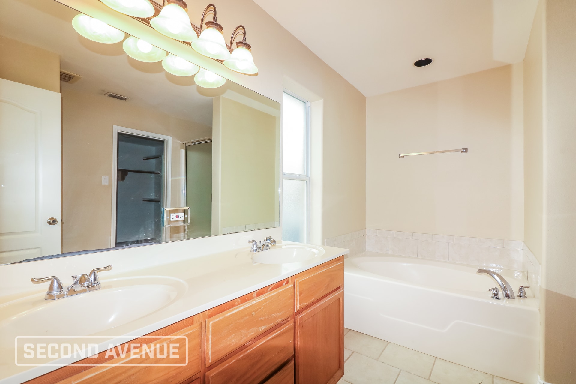 Building Photo - 2422 Luzius Dr