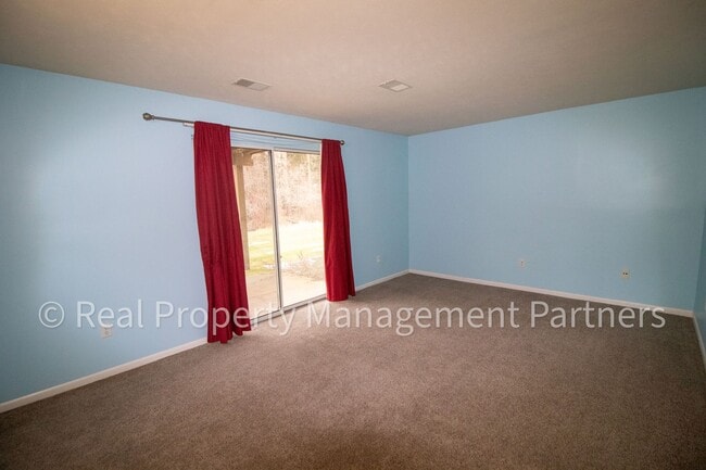 Building Photo - Forest Hills 3 Bed Townhome with Garage, Pond View and Some Utilities Included