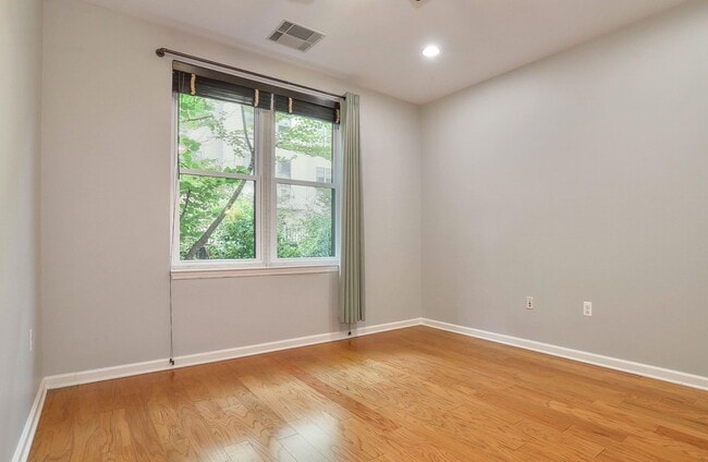 Building Photo - 1300 Grand St