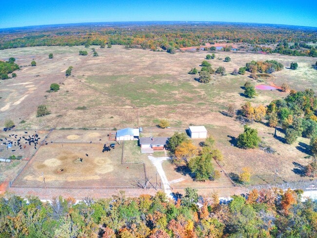 Building Photo - Beautiful 3 bed 2.5 bath home in the Country
