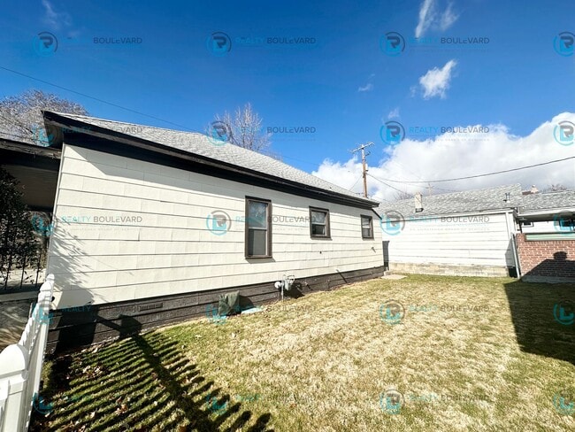 Building Photo - Charming 2-bedroom, 1-bathroom house near the Truckee river