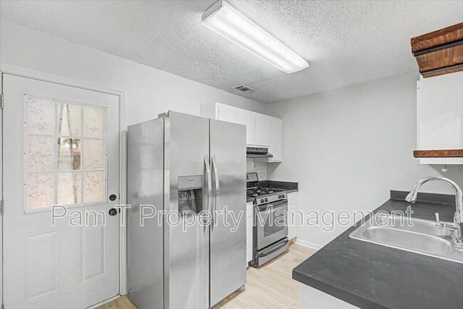 Building Photo - 128 Fox Chase Rd